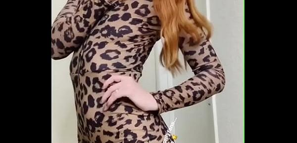  Mujer sexy con ropa de animal print
